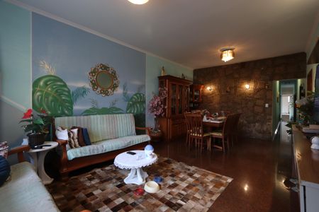 Casa à venda com 320m², 4 quartos e 7 vagasSala