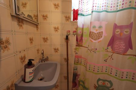 Casa à venda com 320m², 4 quartos e 7 vagasBanheiro de serviço