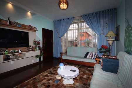 Casa à venda com 320m², 4 quartos e 7 vagasSala