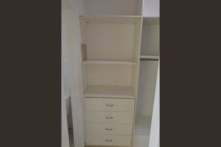 Casa de condomínio à venda com 200m², 3 quartos e 1 vagaCloset da Suíte