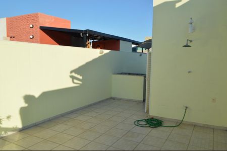 Casa de condomínio à venda com 200m², 3 quartos e 1 vagaTerraço