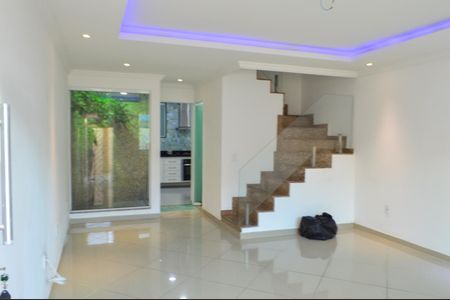 Casa de condomínio à venda com 200m², 3 quartos e 1 vagaSala