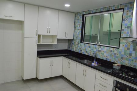 Casa de condomínio à venda com 200m², 3 quartos e 1 vagaCozinha