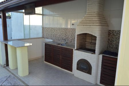 Casa de condomínio à venda com 200m², 3 quartos e 1 vagaTerraço