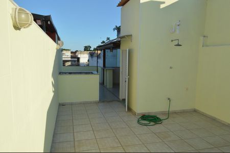 Casa de condomínio à venda com 200m², 3 quartos e 1 vagaTerraço