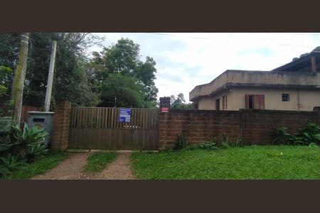 Casa à venda com 500m², 3 quartos e 3 vagas Casa à venda com 500m², 3 quartos e 3 vagasFachada