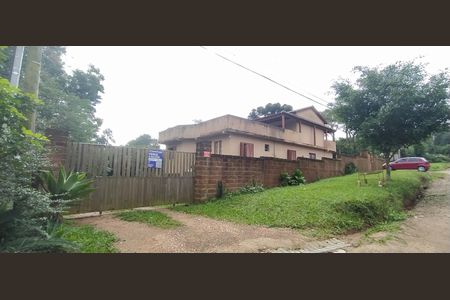 Casa à venda com 500m², 3 quartos e 3 vagas Casa à venda com 500m², 3 quartos e 3 vagasFachada