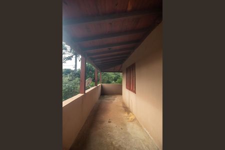 Casa à venda com 500m², 3 quartos e 3 vagas Casa à venda com 500m², 3 quartos e 3 vagasTerraço