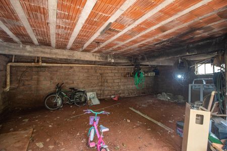 Casa à venda com 500m², 3 quartos e 3 vagas Casa à venda com 500m², 3 quartos e 3 vagasDepósito