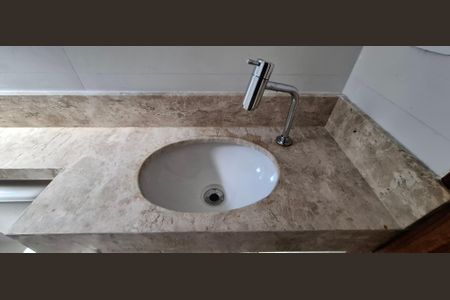 Apartamento à venda com 72m², 2 quartos e 1 vaga Apartamento à venda com 72m², 2 quartos e 1 vagaBanheiro Social