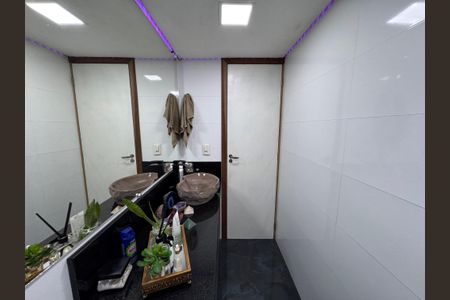 Casa à venda com 80m², 2 quartos e 2 vagasBanheiro