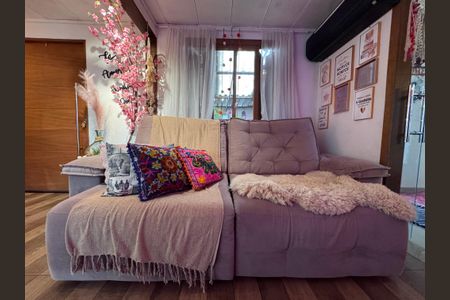 Casa à venda com 80m², 2 quartos e 2 vagasSala