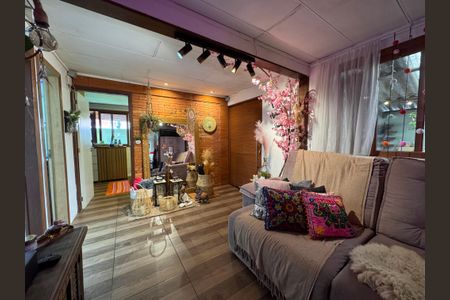 Casa à venda com 80m², 2 quartos e 2 vagasSala