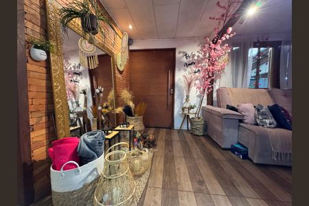 Casa à venda com 80m², 2 quartos e 2 vagasSala