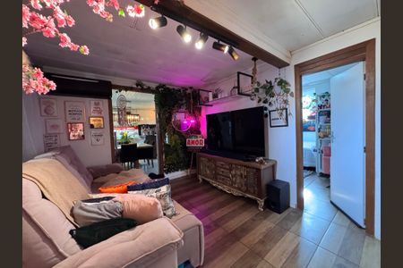 Casa à venda com 80m², 2 quartos e 2 vagasSala