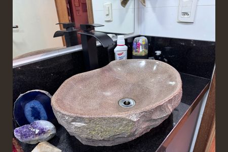 Casa à venda com 80m², 2 quartos e 2 vagasBanheiro