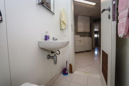 Apartamento à venda com 400m², 4 quartos e 4 vagasBanheiro de Serviço