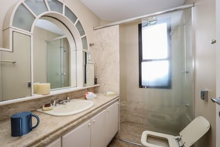 Apartamento à venda com 400m², 4 quartos e 4 vagasBanheiro da Suite 4