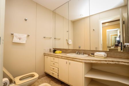 Apartamento à venda com 400m², 4 quartos e 4 vagasBanheiro da Suite 3