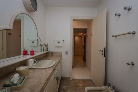 Apartamento à venda com 400m², 4 quartos e 4 vagasBanheiro da Suite 2