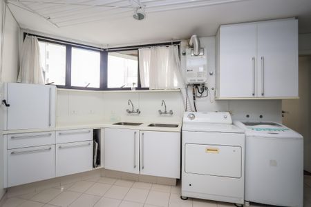 Apartamento à venda com 400m², 4 quartos e 4 vagasLavanderia