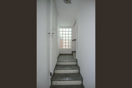 Casa para alugar com 200m², 3 quartos e 3 vagasEscada