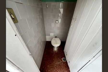 Casa à venda com 380m², 5 quartos e 4 vagasBanheiro de serviço