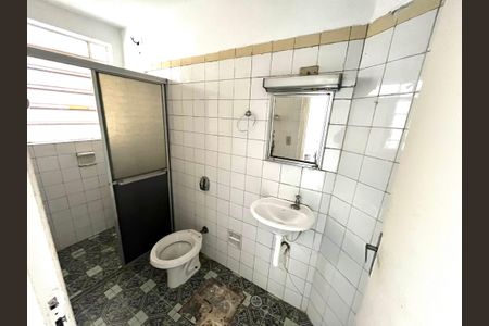 Casa à venda com 380m², 5 quartos e 4 vagasEdícula - Banheiro 