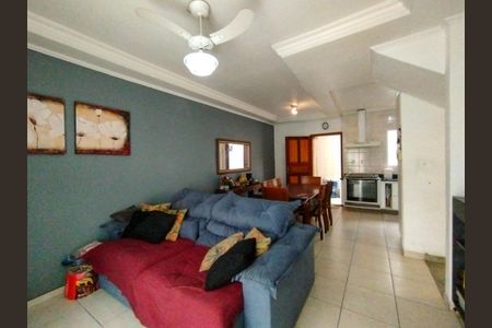 Casa à venda com 135m², 3 quartos e 3 vagas Casa à venda com 135m², 3 quartos e 3 vagasSala