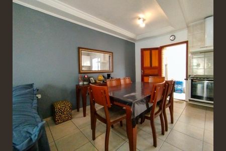 Casa à venda com 135m², 3 quartos e 3 vagas Casa à venda com 135m², 3 quartos e 3 vagasSala