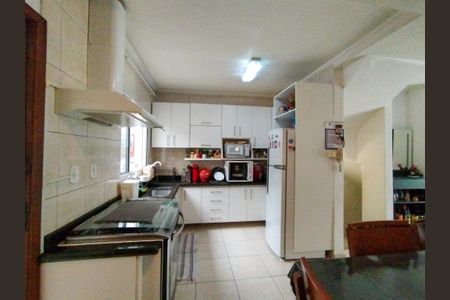 Casa à venda com 135m², 3 quartos e 3 vagas Casa à venda com 135m², 3 quartos e 3 vagasCozinha