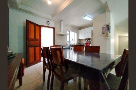 Casa à venda com 135m², 3 quartos e 3 vagas Casa à venda com 135m², 3 quartos e 3 vagasSala