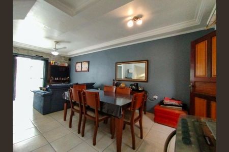 Casa à venda com 135m², 3 quartos e 3 vagas Casa à venda com 135m², 3 quartos e 3 vagasSala