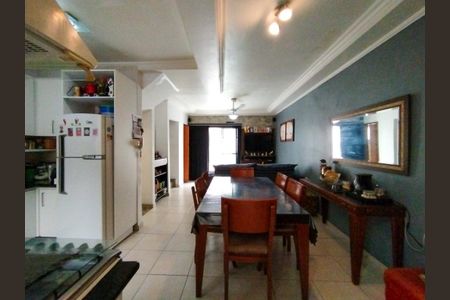 Casa à venda com 135m², 3 quartos e 3 vagas Casa à venda com 135m², 3 quartos e 3 vagasSala