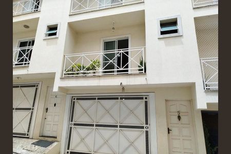 Casa à venda com 135m², 3 quartos e 3 vagas Casa à venda com 135m², 3 quartos e 3 vagasFachada