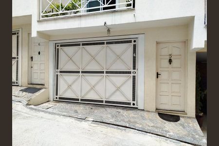 Casa à venda com 135m², 3 quartos e 3 vagas Casa à venda com 135m², 3 quartos e 3 vagasFachada