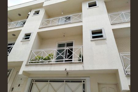 Casa à venda com 135m², 3 quartos e 3 vagas Casa à venda com 135m², 3 quartos e 3 vagasFachada