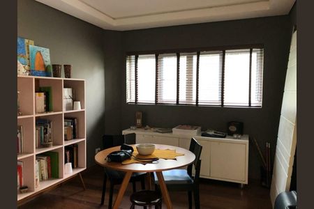 Casa à venda com 210m², 4 quartos e 2 vagas