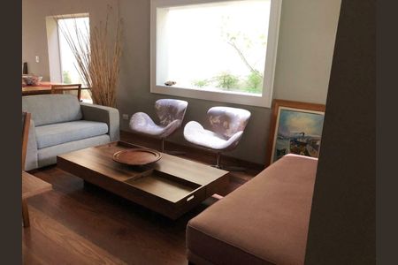 Casa à venda com 210m², 4 quartos e 2 vagas