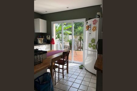 Casa à venda com 210m², 4 quartos e 2 vagas