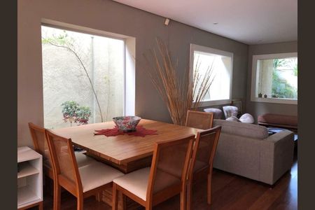 Casa à venda com 210m², 4 quartos e 2 vagas