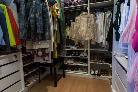 Apartamento à venda com 126m², 3 quartos e 3 vagas Apartamento à venda com 126m², 3 quartos e 3 vagasCloset da suíte