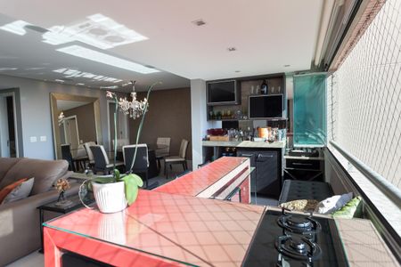 Apartamento à venda com 126m², 3 quartos e 3 vagas Apartamento à venda com 126m², 3 quartos e 3 vagasVaranda gourmet