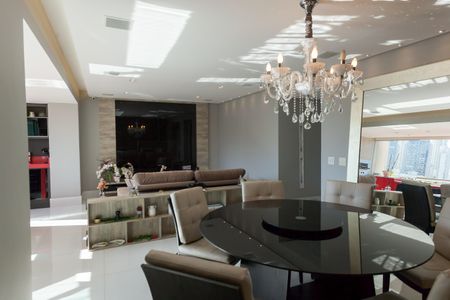 Apartamento à venda com 126m², 3 quartos e 3 vagas Apartamento à venda com 126m², 3 quartos e 3 vagasSala de Jantar