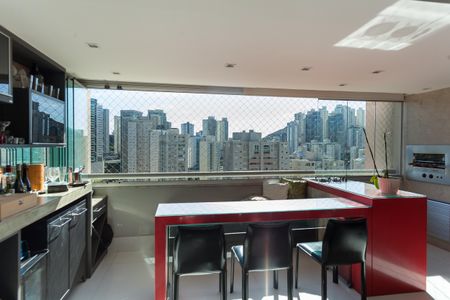 Apartamento à venda com 126m², 3 quartos e 3 vagas Apartamento à venda com 126m², 3 quartos e 3 vagasVaranda gourmet