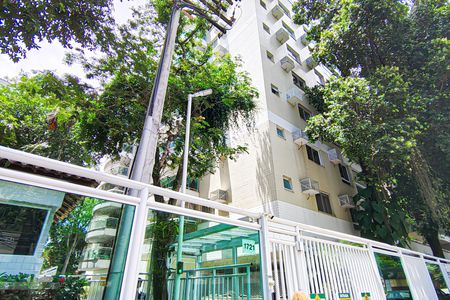 Apartamento para alugar com 126m², 4 quartos e 2 vagas Apartamento para alugar com 126m², 4 quartos e 2 vagasFachada