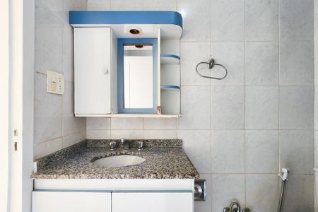 Apartamento para alugar com 75m², 2 quartos e sem vagaBanheiro