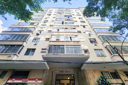 Apartamento para alugar com 75m², 2 quartos e sem vagaFachada