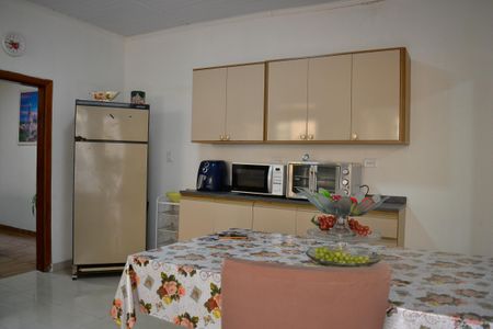 Casa à venda com 240m², 2 quartos e 2 vagasCozinha