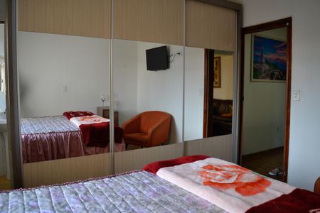 Casa à venda com 240m², 2 quartos e 2 vagasQuarto